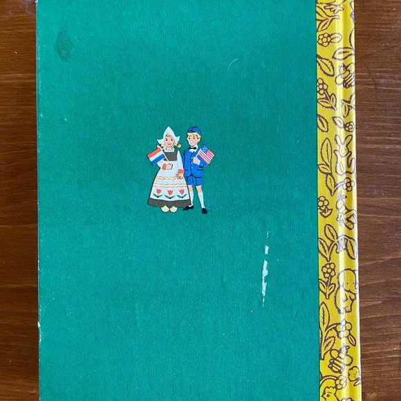 The Little Golden Book Library 'Our Wonderful World' - Picture 2 of 6